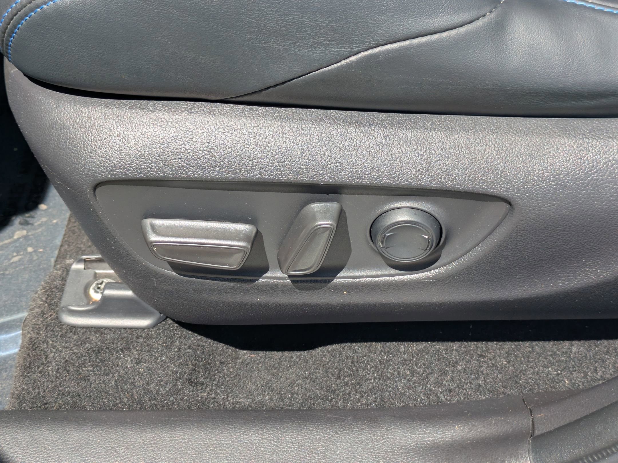 Used 2020 Toyota RAV4 XSE w/ XSE Grade Weather Package AWD/4WD image 13