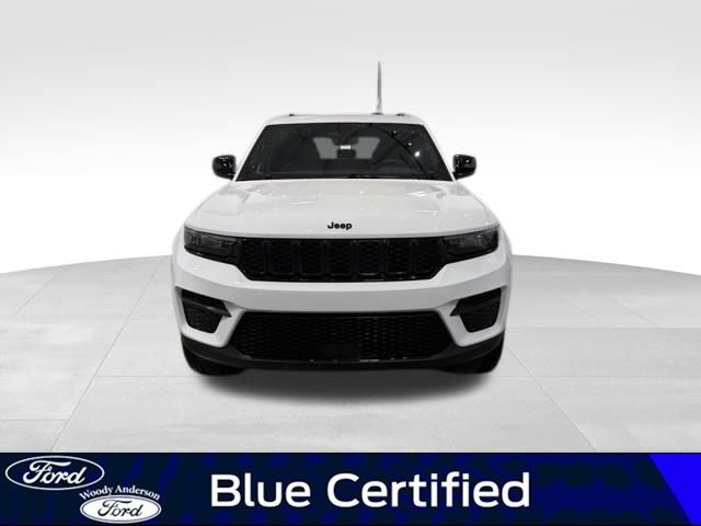 Used 2024 Jeep Grand Cherokee Altitude AWD/4WD image 4