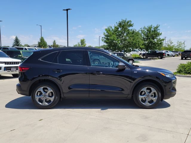 Certified 2025 Ford Escape ST-Line AWD/4WD image 2