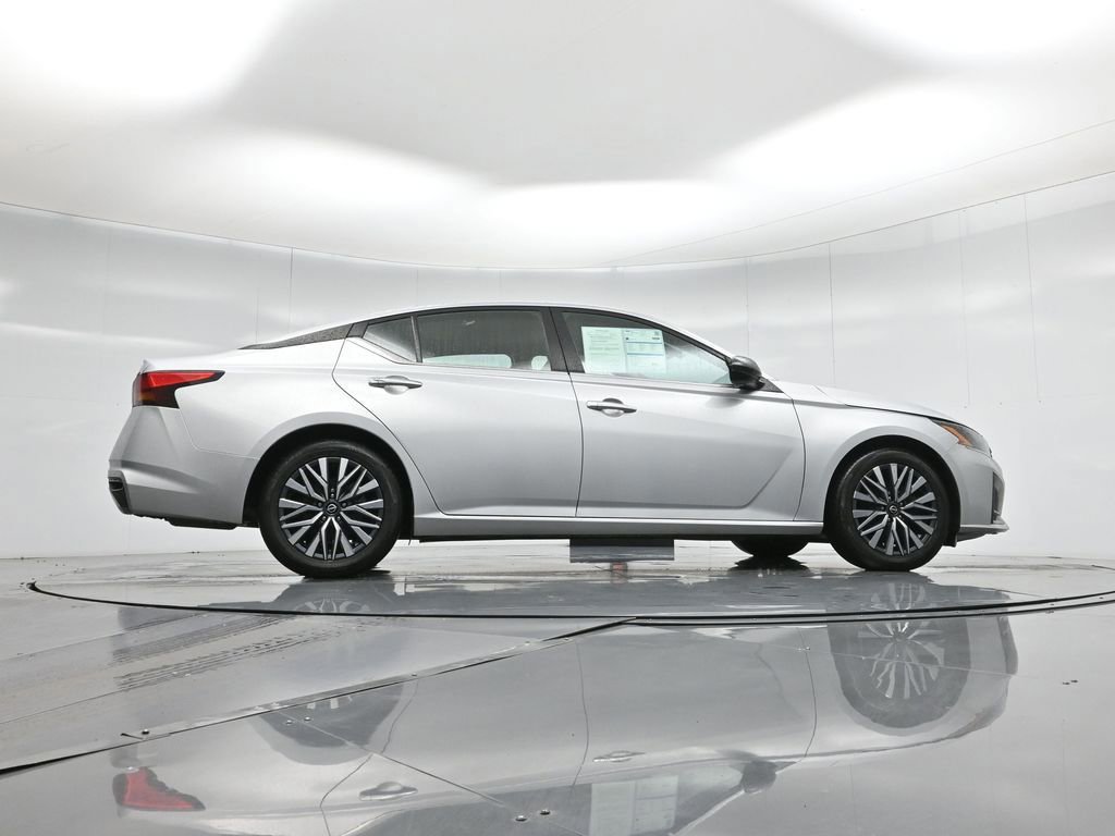 Used 2023 Nissan Altima 2.5 SV image 11