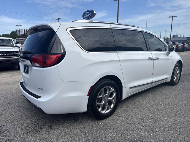 Used 2019 Chrysler Pacifica Limited FWD image 3
