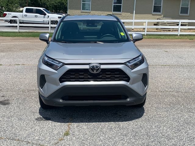 Used 2025 Toyota RAV4 XLE AWD/4WD image 2