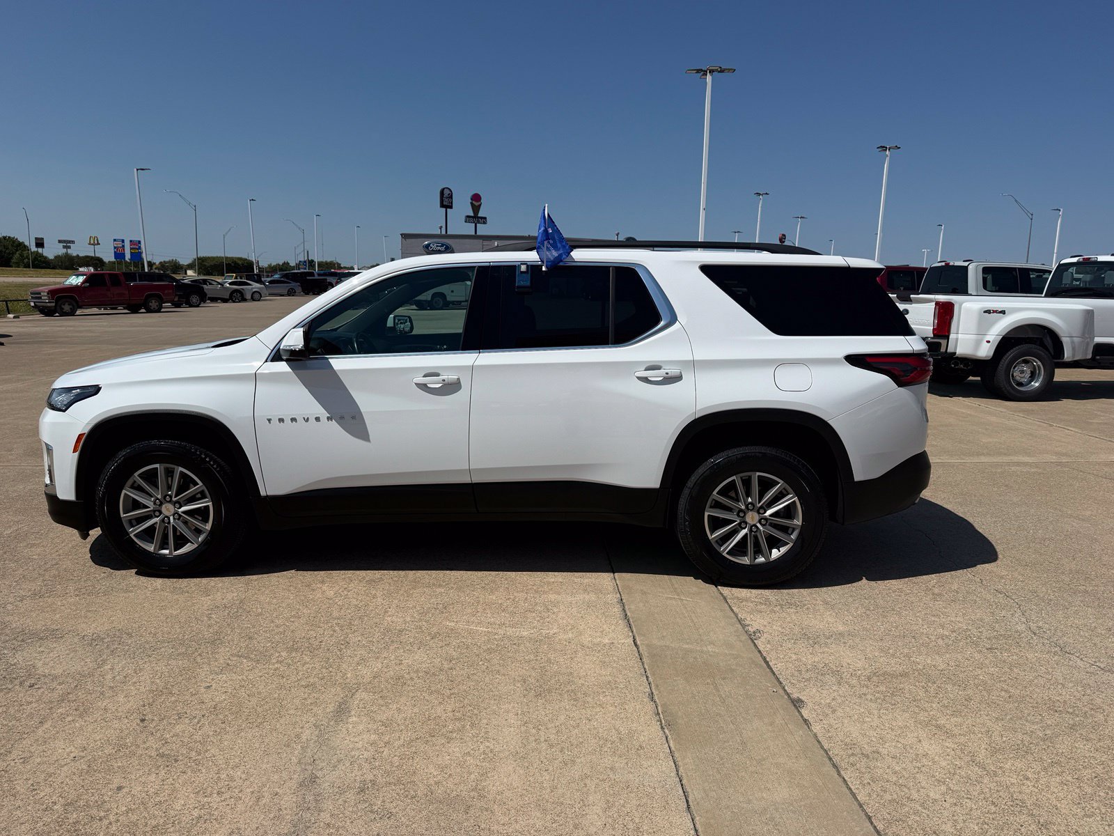 Used 2023 Chevrolet Traverse LT FWD image 8