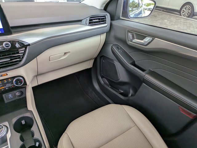 Certified 2022 Ford Escape Titanium w/ Class II Trailer Tow Package image 14