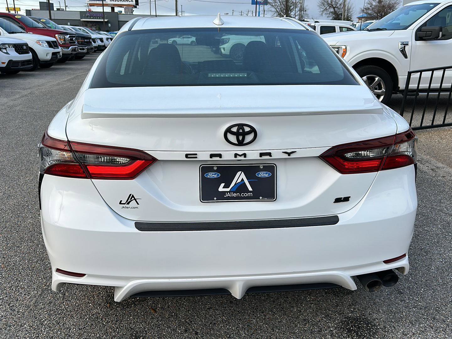 Used 2024 Toyota Camry SE image 6