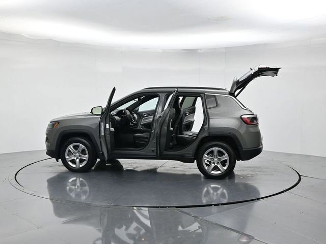 Used 2024 Jeep Compass Latitude AWD/4WD image 52