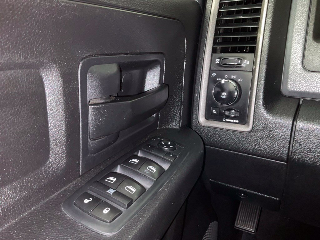 Used 2017 RAM 1500 Express AWD/4WD image 19
