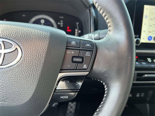 Used 2025 Toyota Camry SE w/ Convenience Package image 18