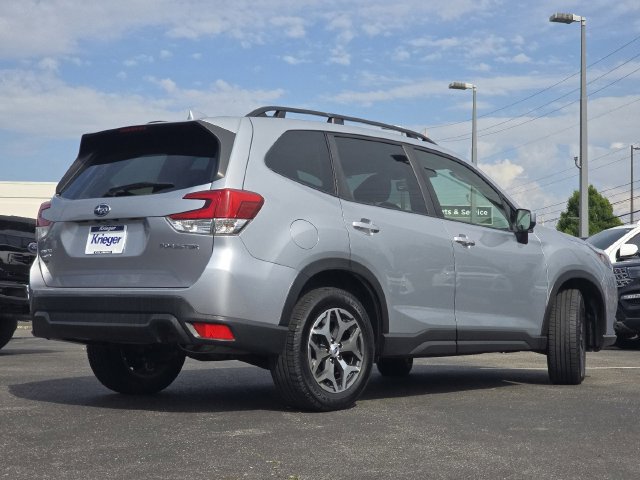 Used 2022 Subaru Forester Premium AWD/4WD image 17