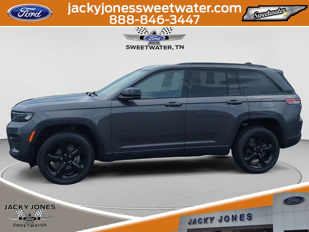 Used 2023 Jeep Grand Cherokee Altitude AWD/4WD image 2