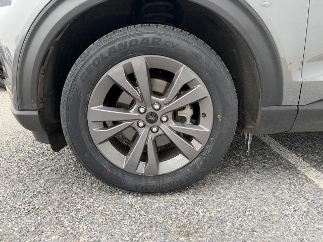 Certified 2024 Ford Explorer XLT w/ Equipment Group 202A image 25