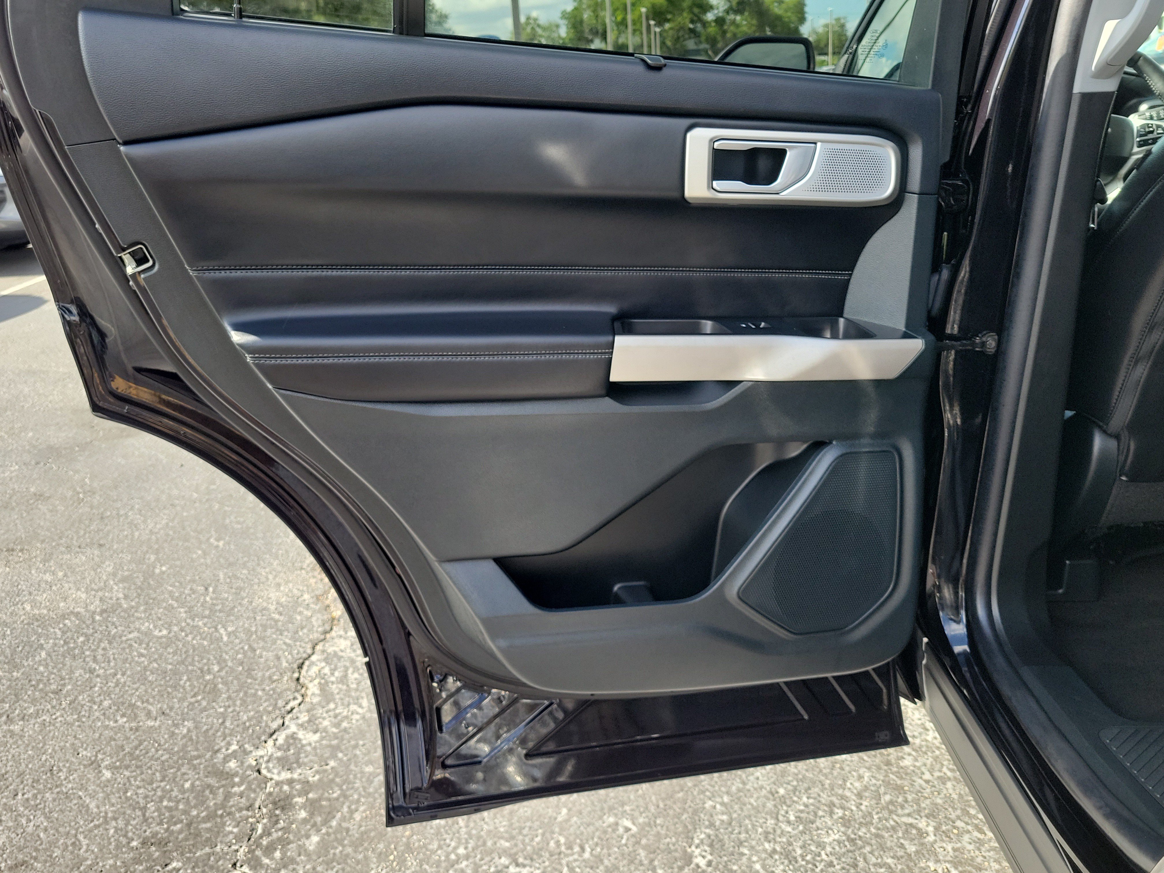 Certified 2023 Ford Explorer Limited w/ Limited Technology Package RWD image 11