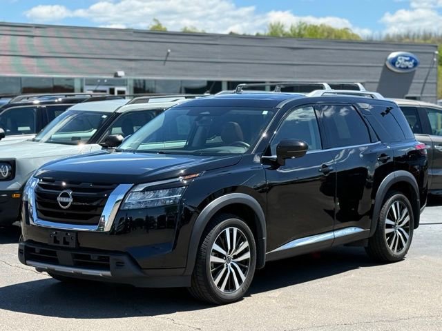Used 2023 Nissan Pathfinder Platinum w/ Cargo Package AWD/4WD image 35