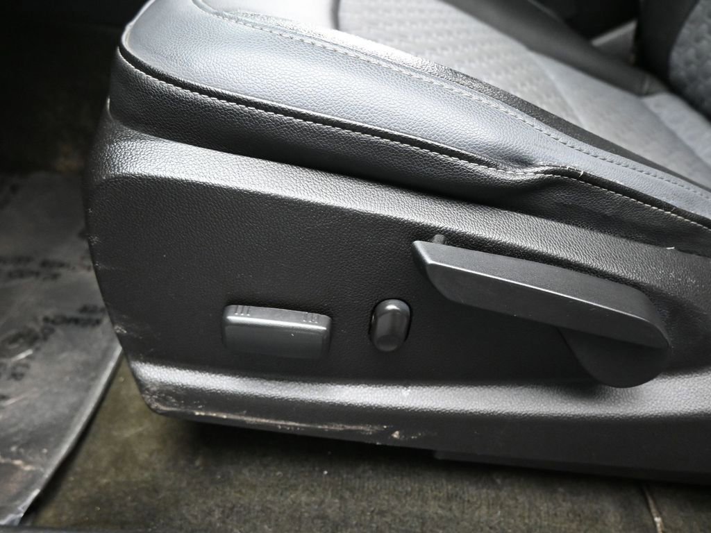 Used 2017 Chevrolet Colorado Z71 image 37