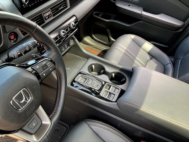 Used 2024 Honda Pilot TrailSport image 14