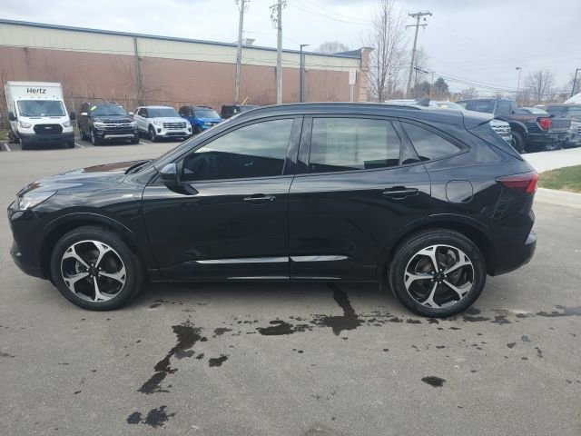 Certified 2023 Ford Escape ST-Line Select w/ Tech Pack #2 image 6