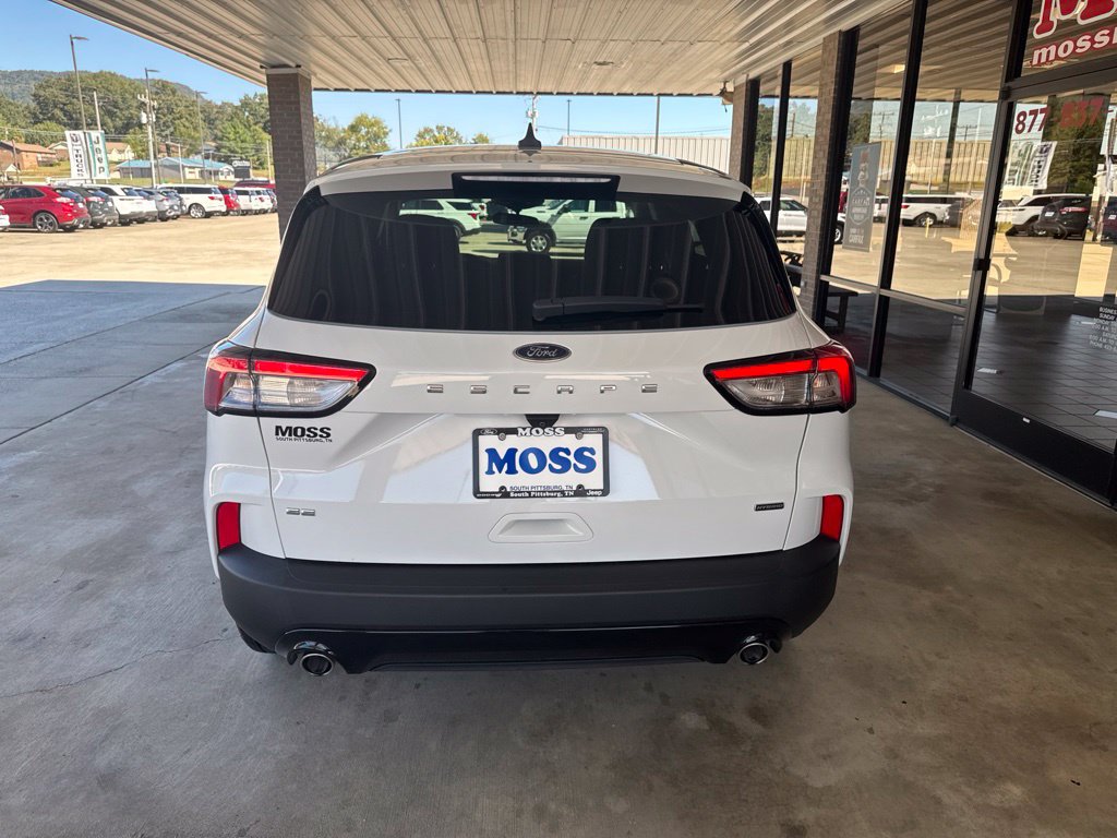 Certified 2021 Ford Escape SE w/ SE Sport Appearance Package FWD image 5