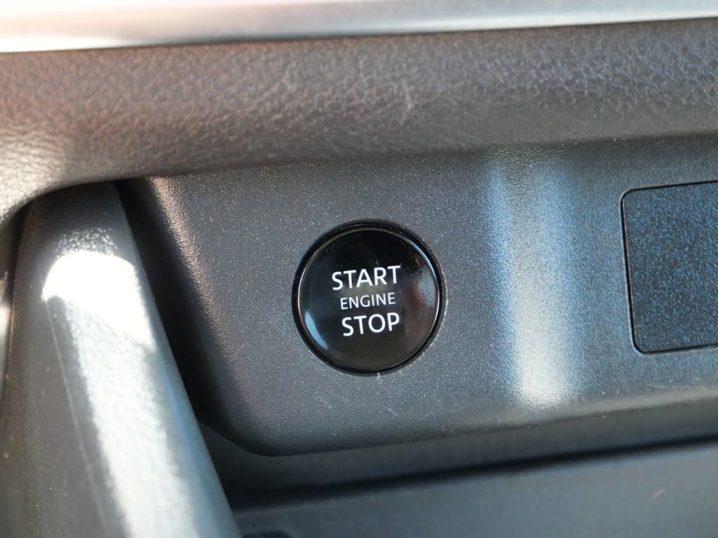 Used 2025 Nissan Rogue SV FWD image 23