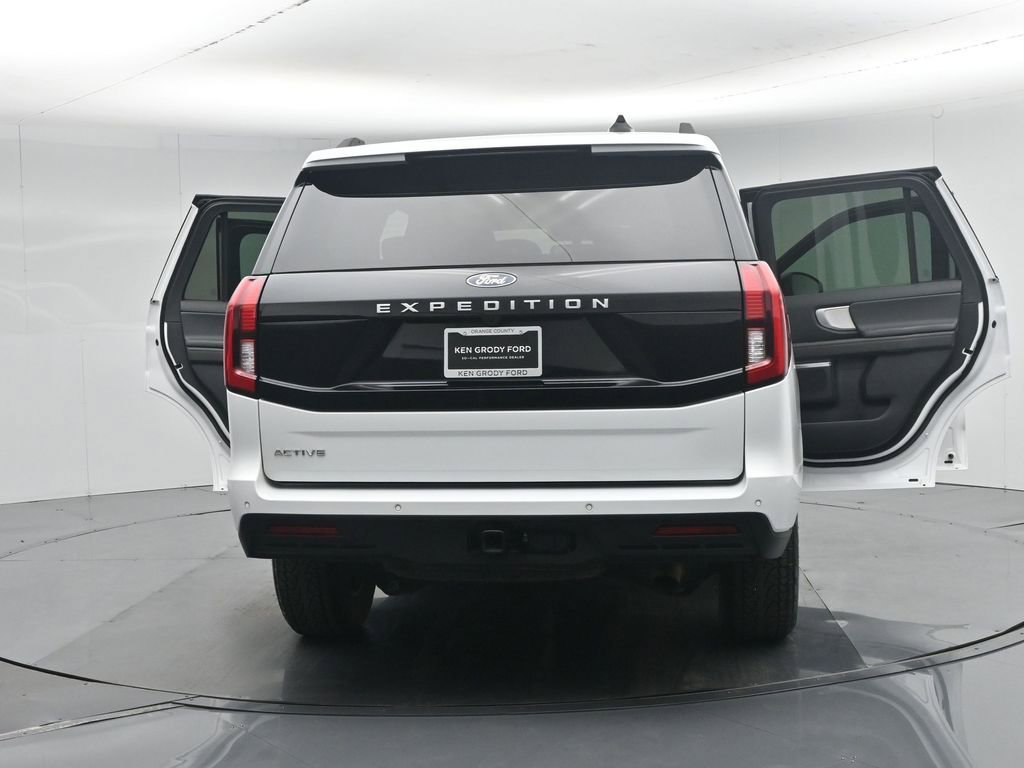 Certified 2025 Ford Expedition Active AWD/4WD image 38