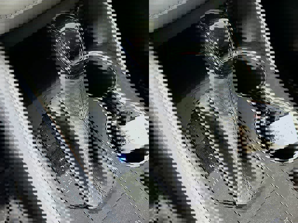 Used 2020 Toyota Highlander L image 22