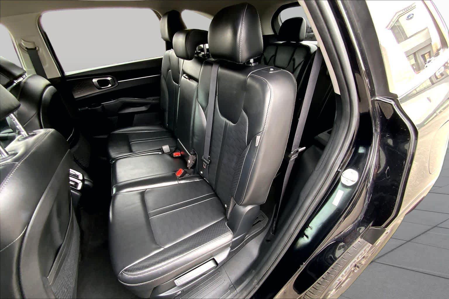 Used 2024 Kia Sorento S FWD image 19