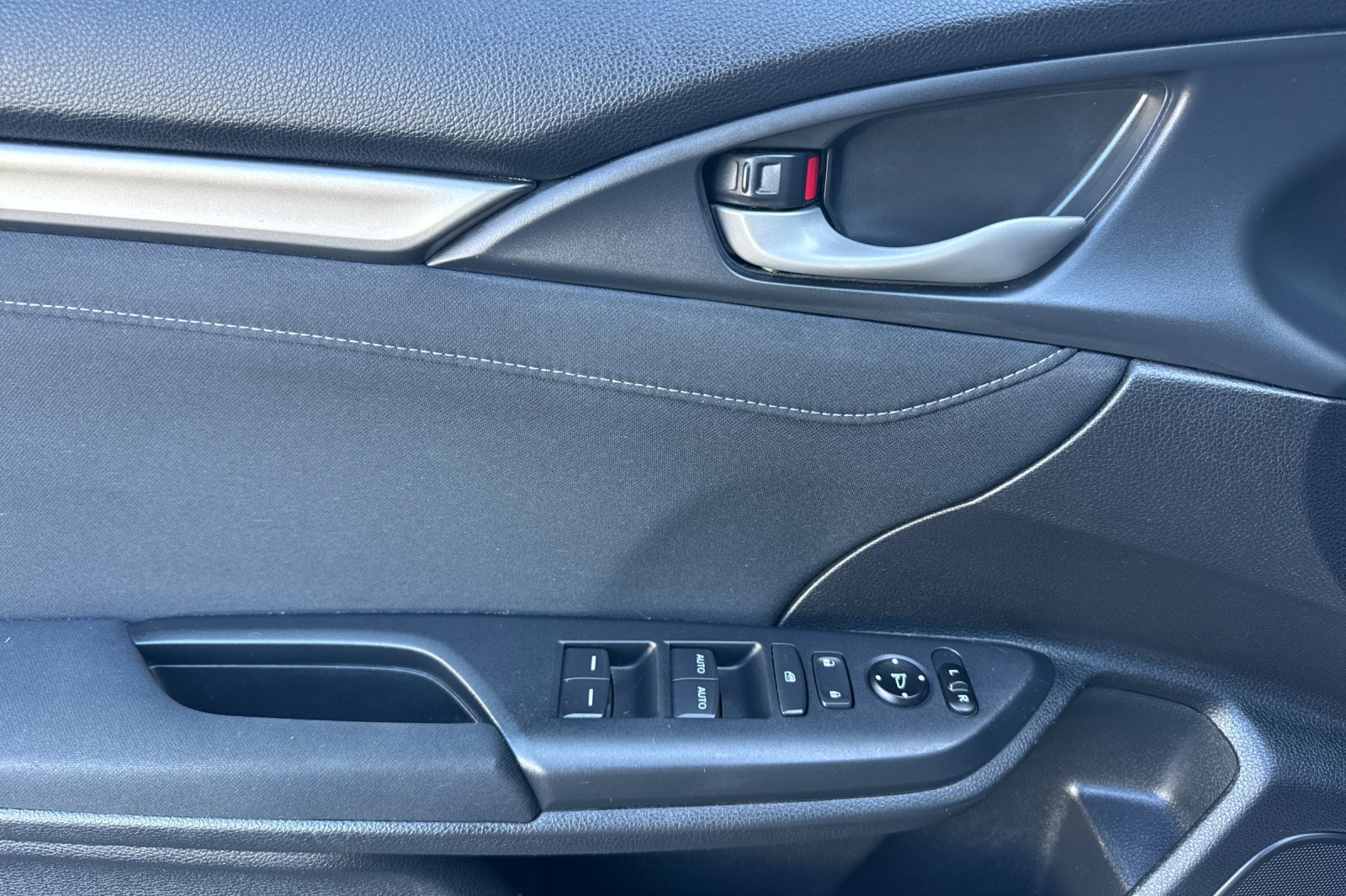 Used 2018 Honda Civic EX image 9