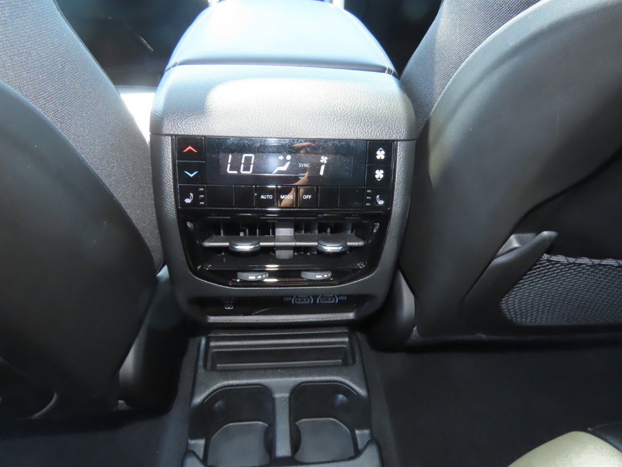 Used 2024 Jeep Grand Cherokee L Limited RWD image 21