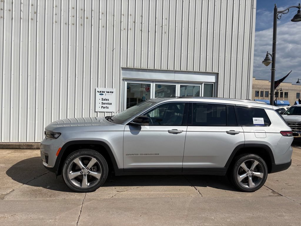 Used 2022 Jeep Grand Cherokee L Limited w/ Luxury Tech Group II AWD/4WD image 2