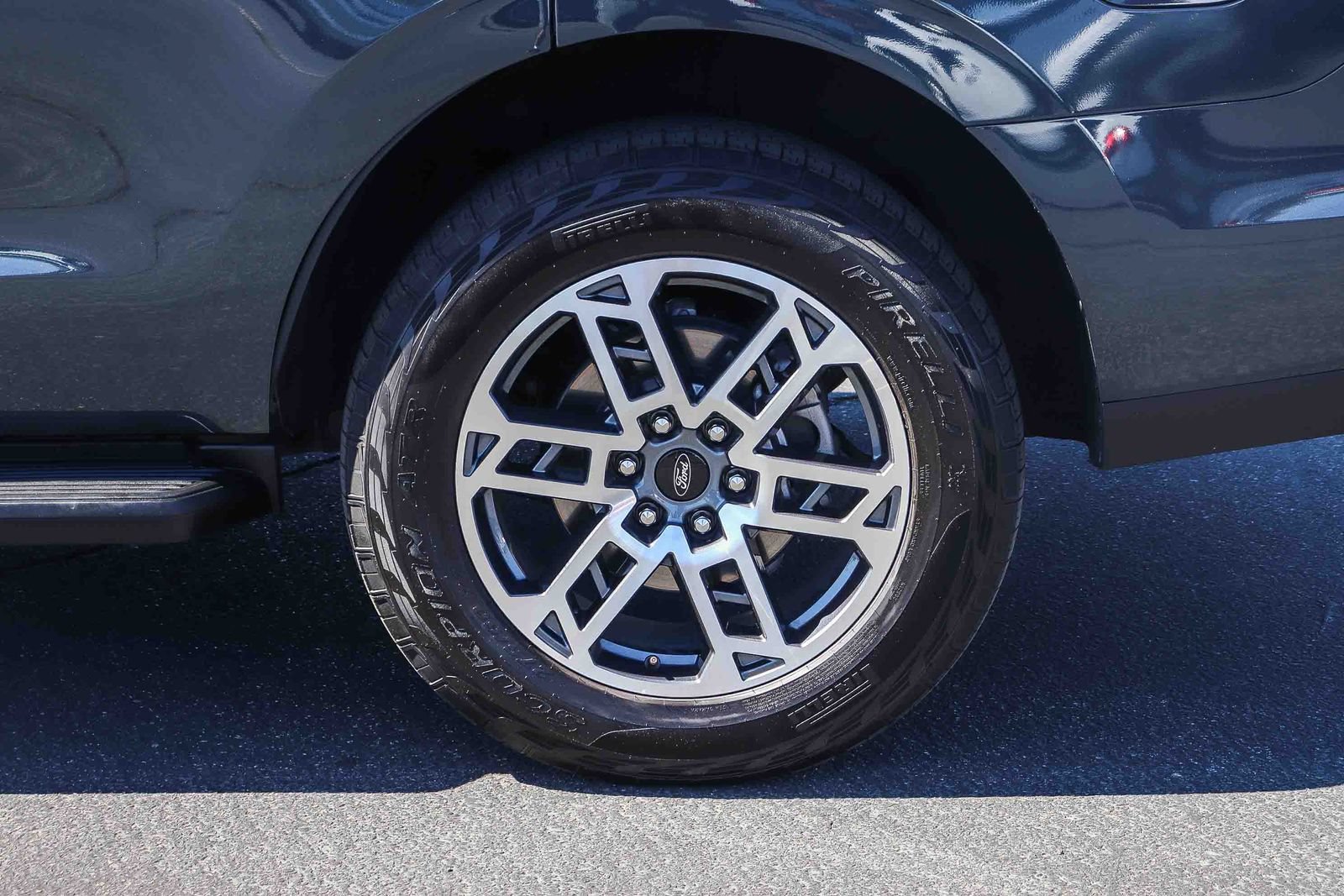 Certified 2025 Ford Expedition Active AWD/4WD image 8