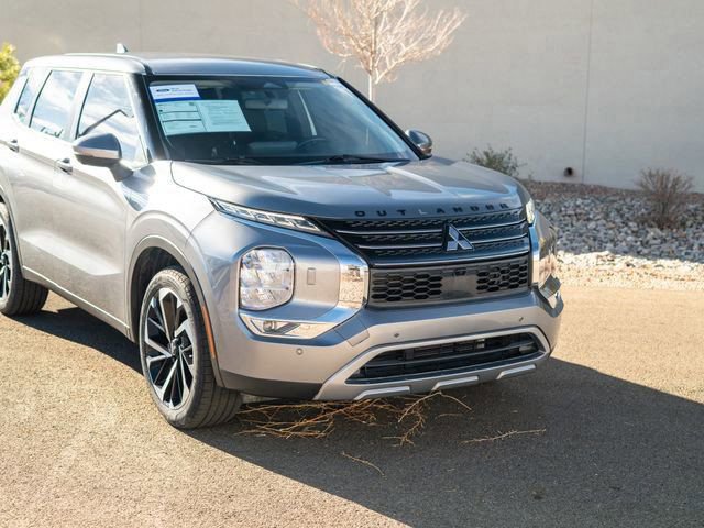 Used 2022 Mitsubishi Outlander SE AWD/4WD image 2