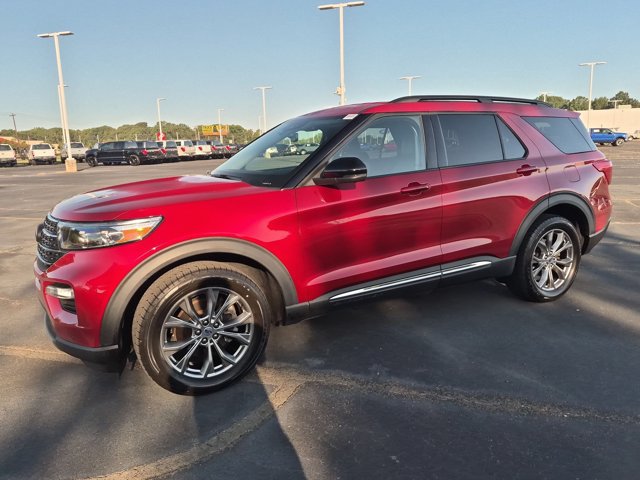 Certified 2022 Ford Explorer XLT w/ Equipment Group 202A AWD/4WD image 8
