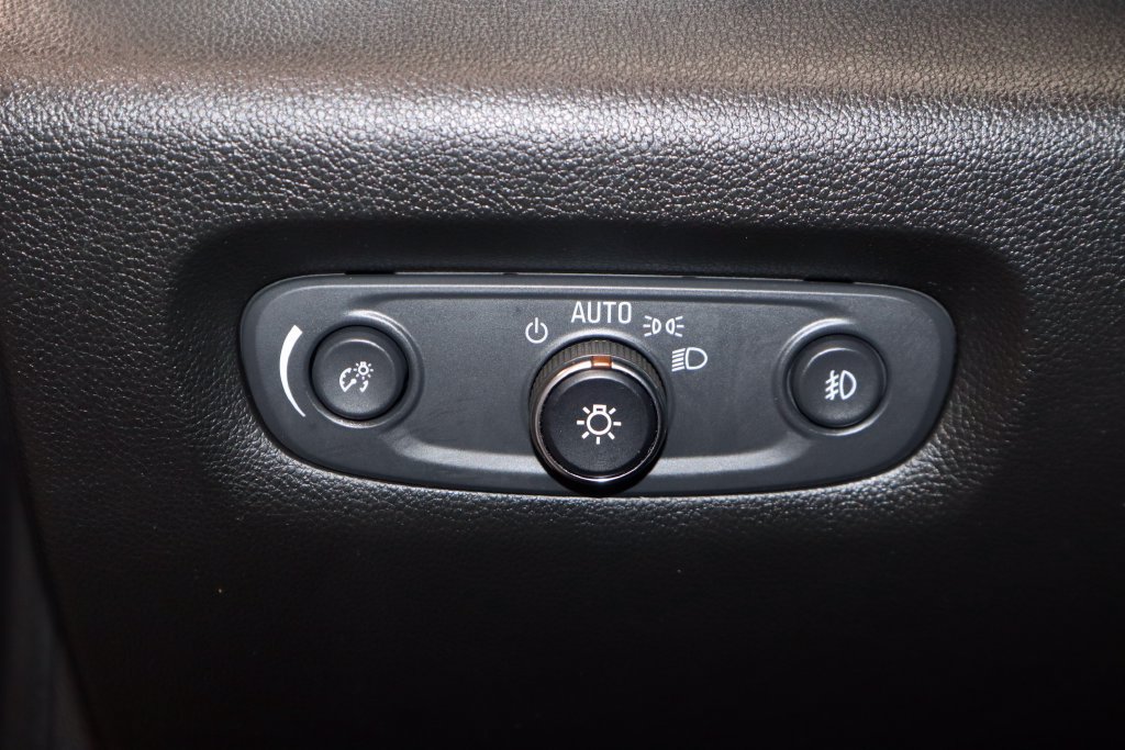Used 2021 Chevrolet Traverse LT FWD image 27