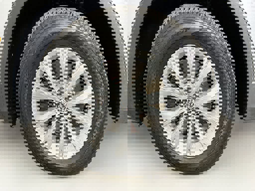 Used 2020 Volkswagen Tiguan S image 11