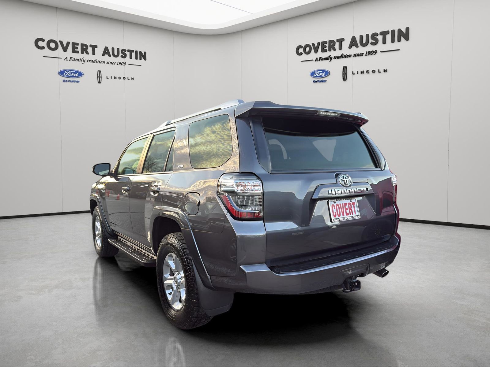 Used 2017 Toyota 4Runner SR5 Premium image 3