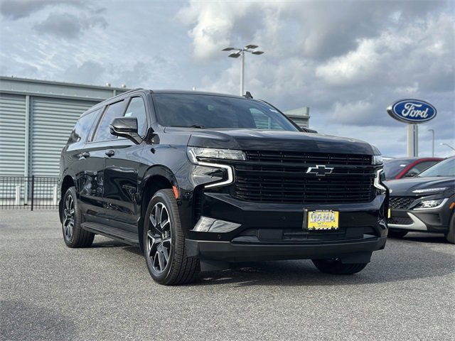 Used 2023 Chevrolet Suburban RST w/ Sport Performance Package image 9