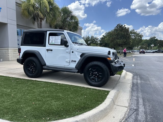 Used 2025 Jeep Wrangler Sport AWD/4WD image 2