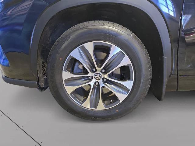 Used 2024 Toyota Highlander AWD image 18