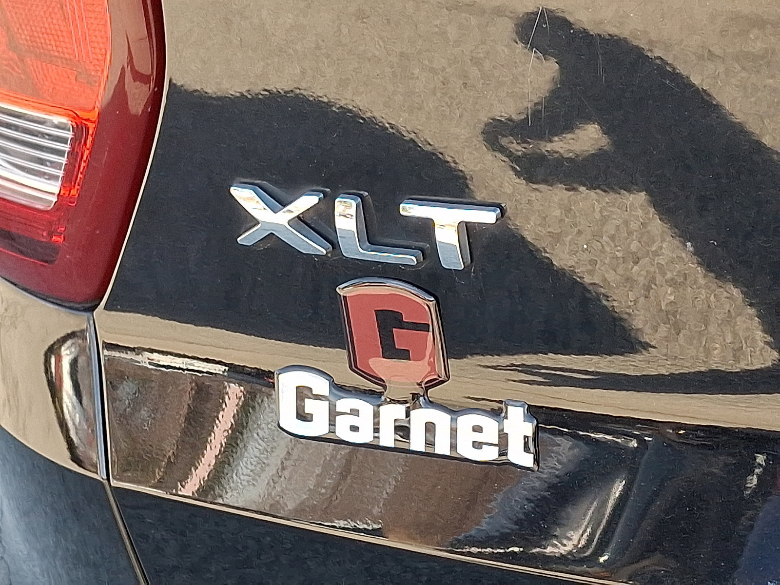 Certified 2018 Ford Explorer XLT w/ Equipment Group 202A image 33