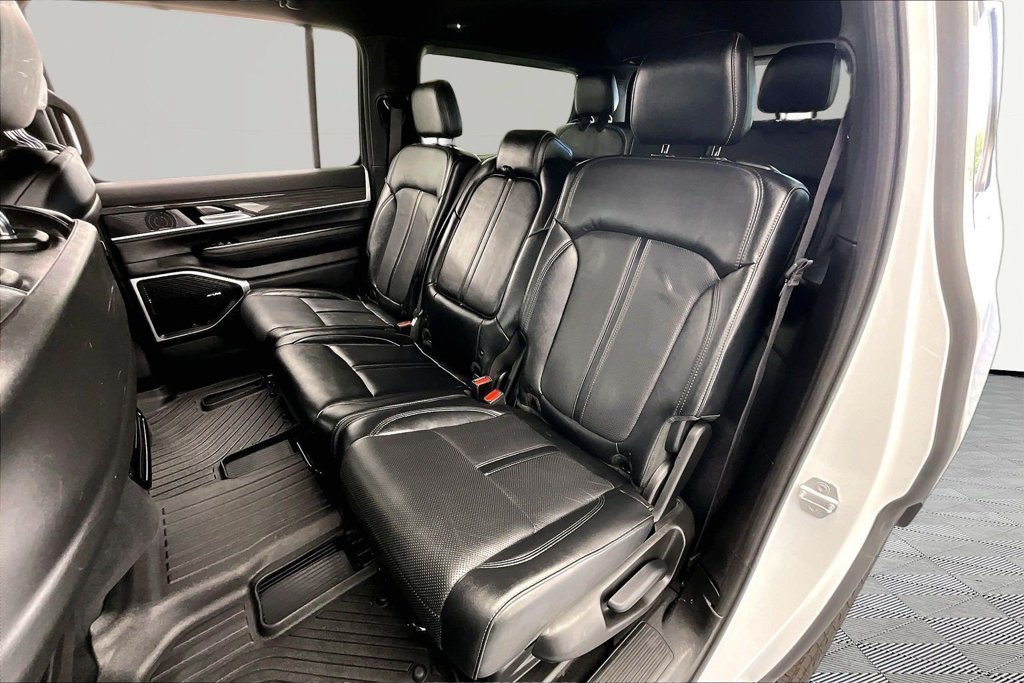 Used 2022 Jeep Wagoneer Series II AWD/4WD image 26
