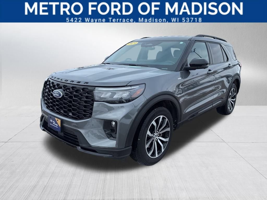 Certified 2025 Ford Explorer ST-Line image 4