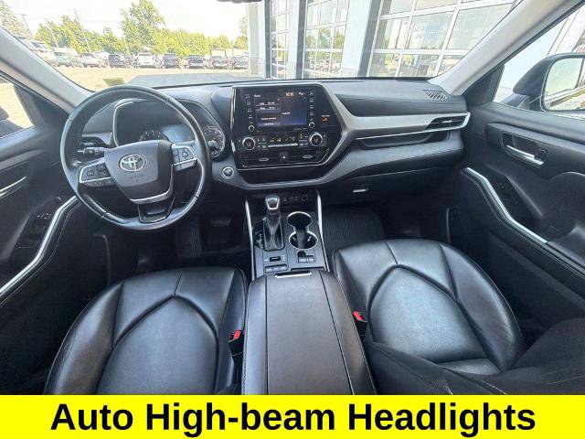 Used 2022 Toyota Highlander XLE AWD/4WD image 11