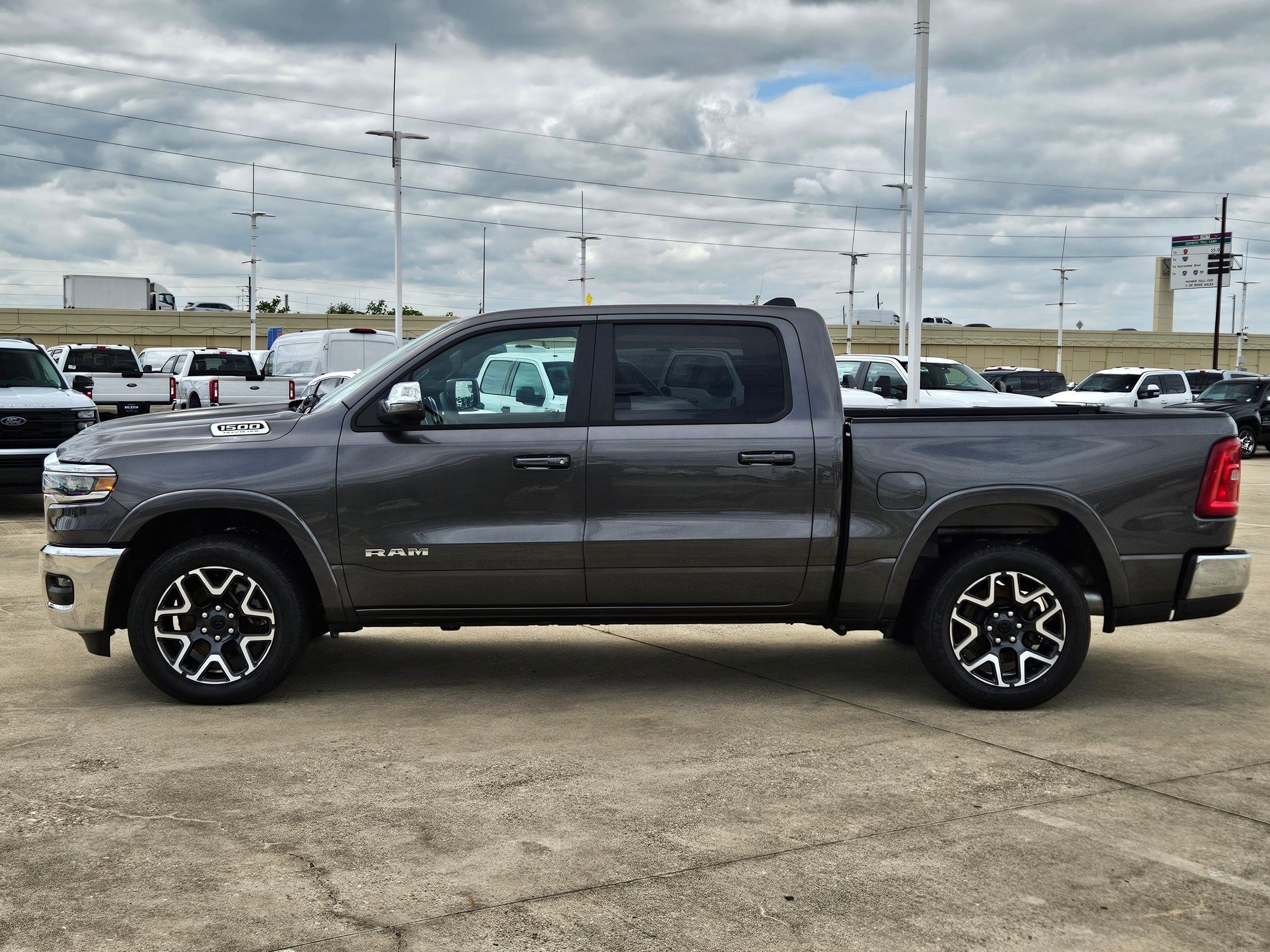 Used 2026 RAM 1500 Laramie AWD/4WD image 9