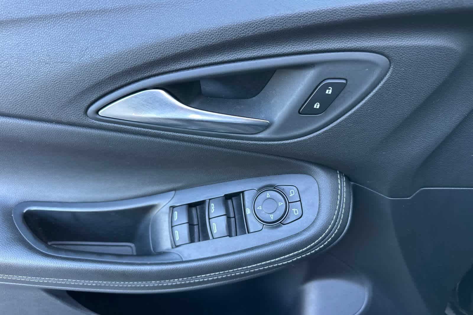 Used 2024 Buick Encore GX Preferred FWD image 13