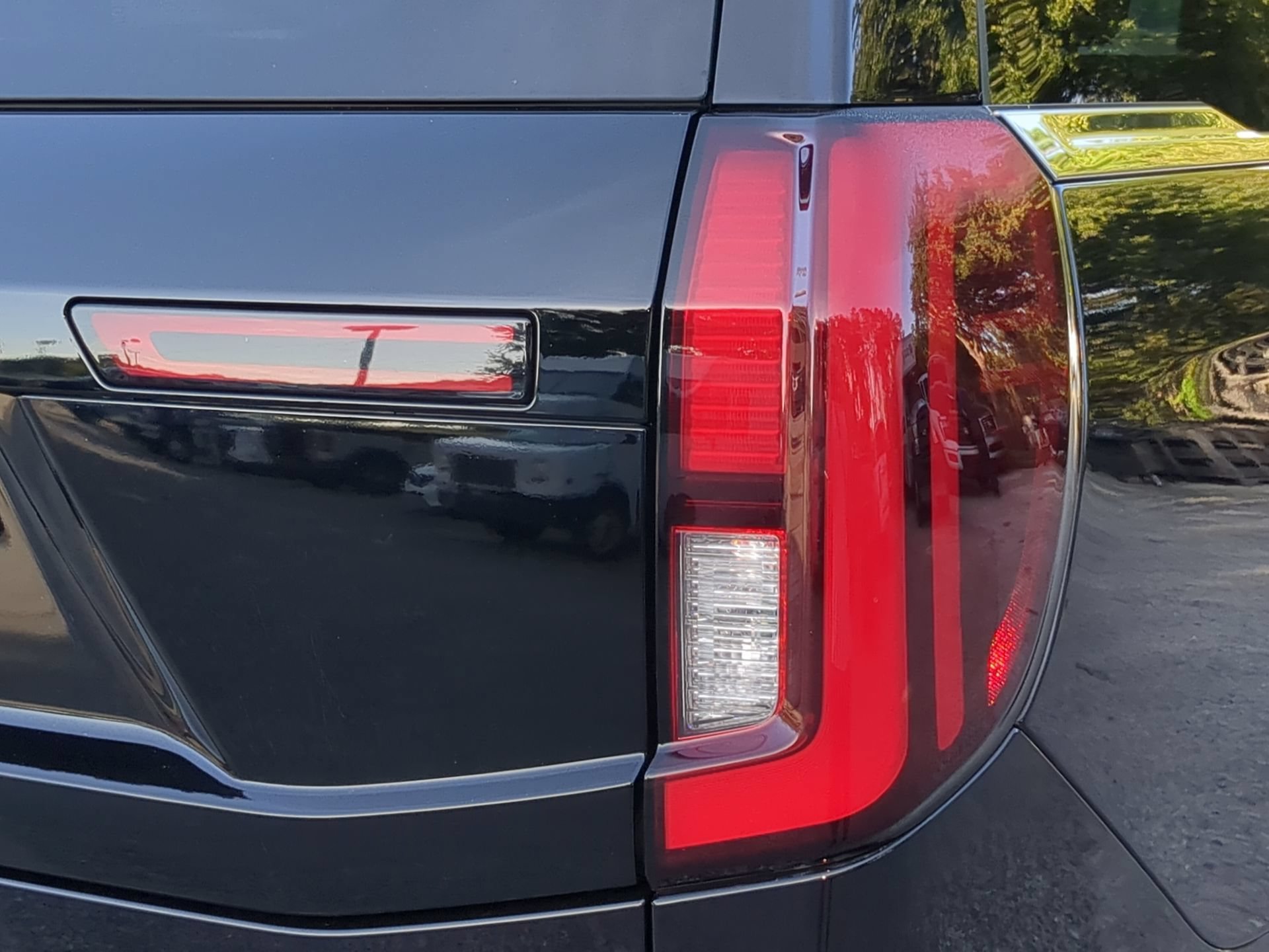Certified 2025 Ford Expedition Platinum w/ Driver's Package AWD/4WD image 45