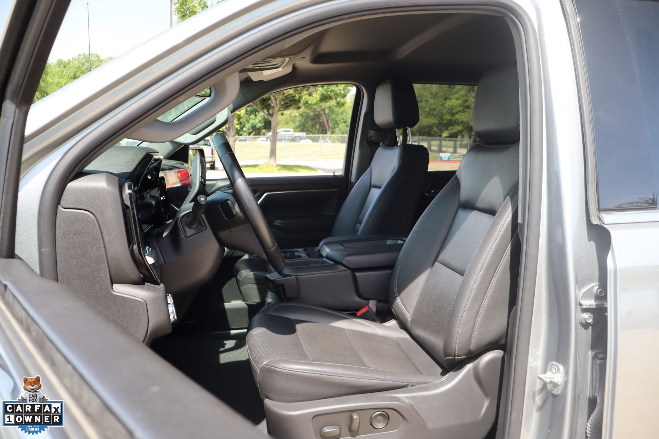 Used 2025 GMC Sierra 1500 SLT AWD/4WD image 11
