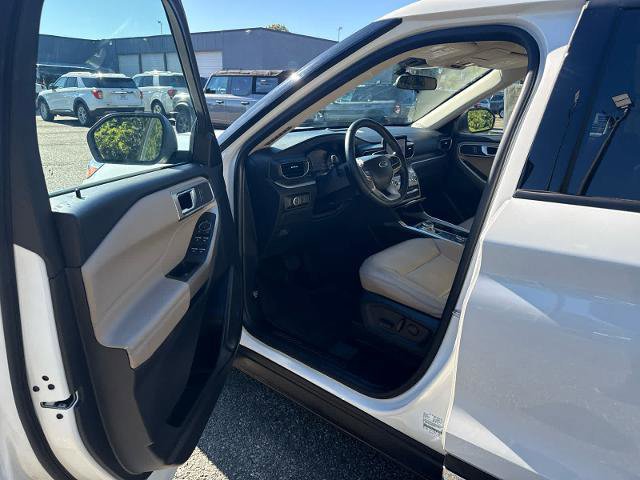 Certified 2023 Ford Explorer XLT w/ Equipment Group 202A image 7