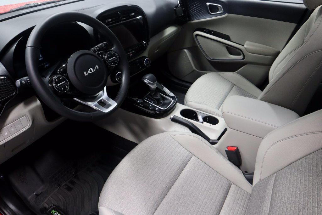 Used 2025 Kia Soul EX FWD image 24