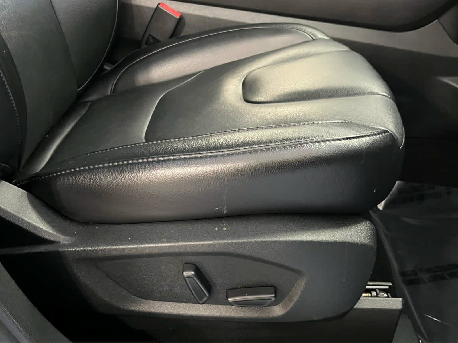 Certified 2022 Ford Edge Titanium AWD/4WD image 42