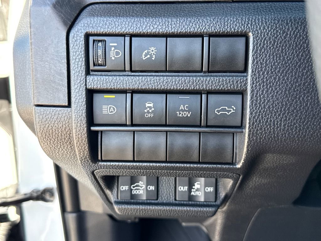 Used 2024 Toyota Tacoma Limited w/ Limited Package (LT) image 15