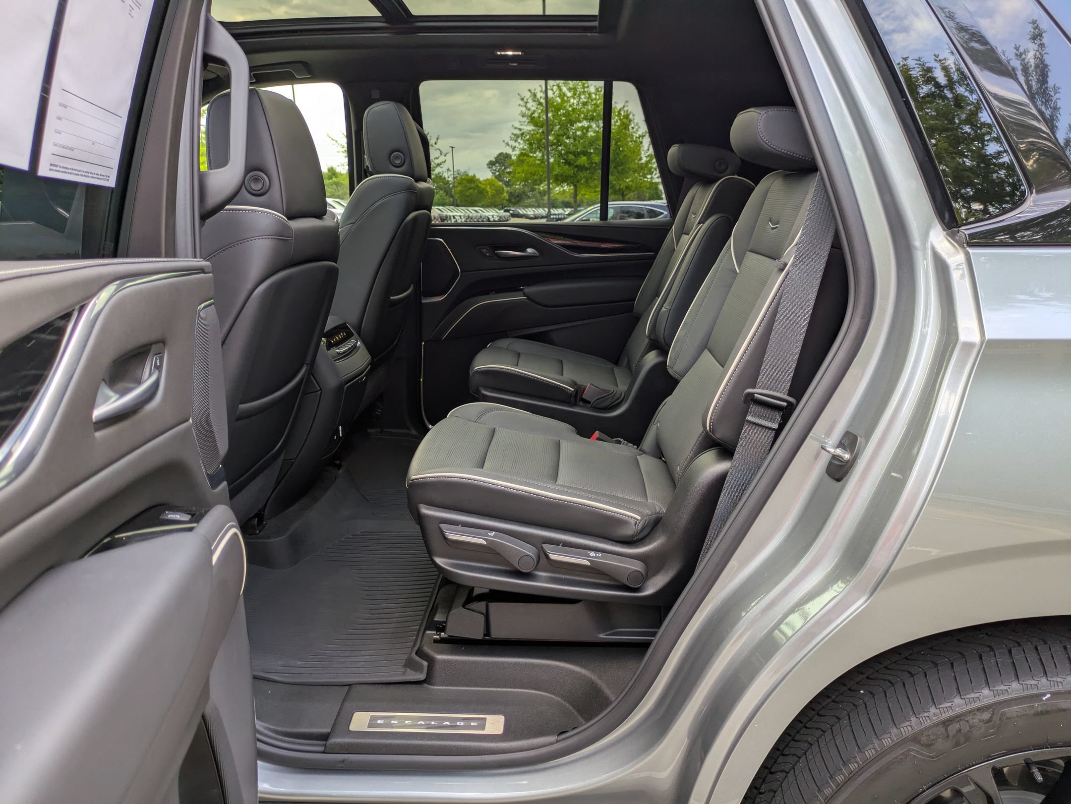 Used 2024 Cadillac Escalade Sport w/ LPO, ONYX Package AWD/4WD image 29